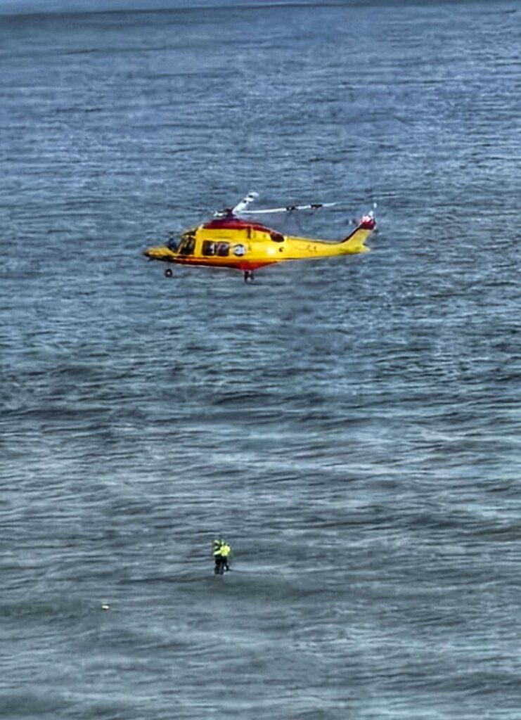 Rettungshelikopter aus Treviso im Einsatz in Jesolo Pineta