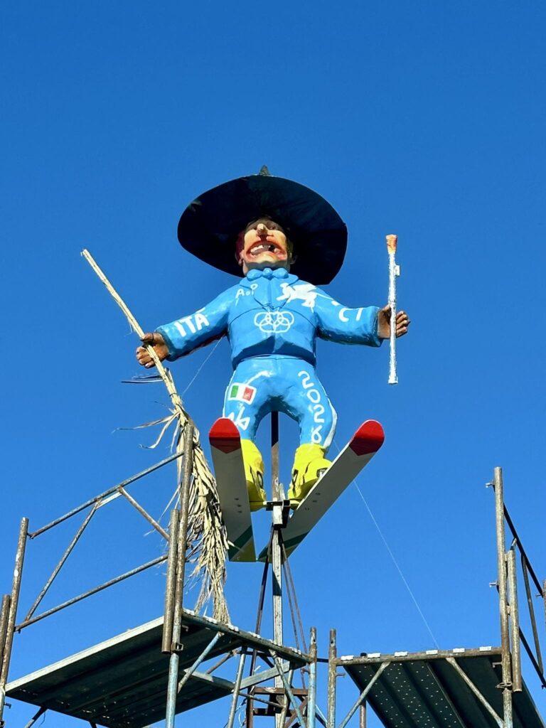 Befana von Cavallino im Jahr 2026 - inspiriert von den Olympischen Winterspielen